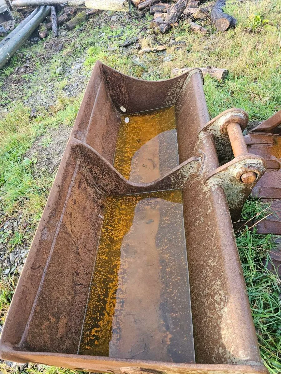 4ft digging and 6ft grading bucket 65mm pins - Image 4