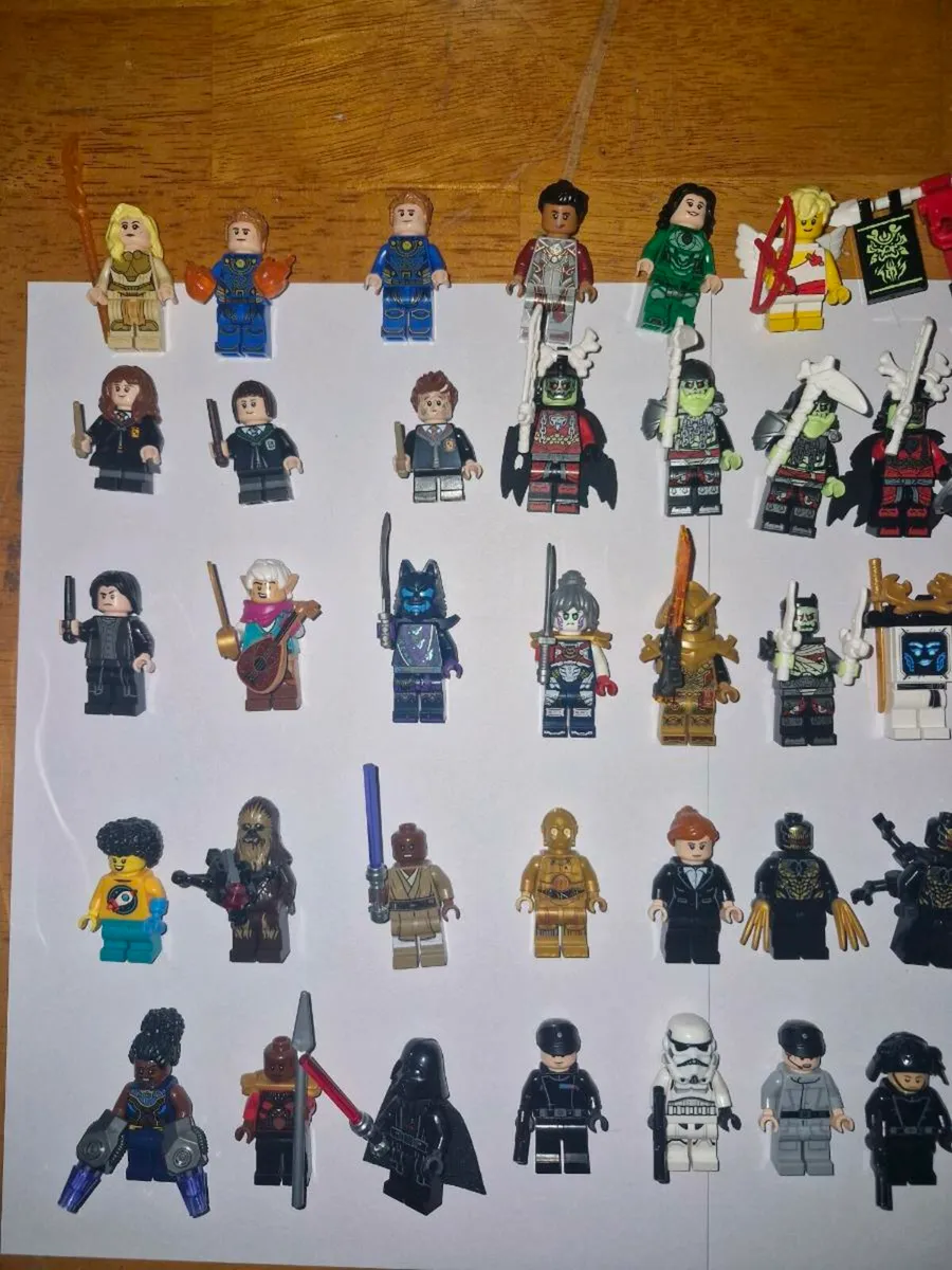 LEGO Minifigures - Image 2