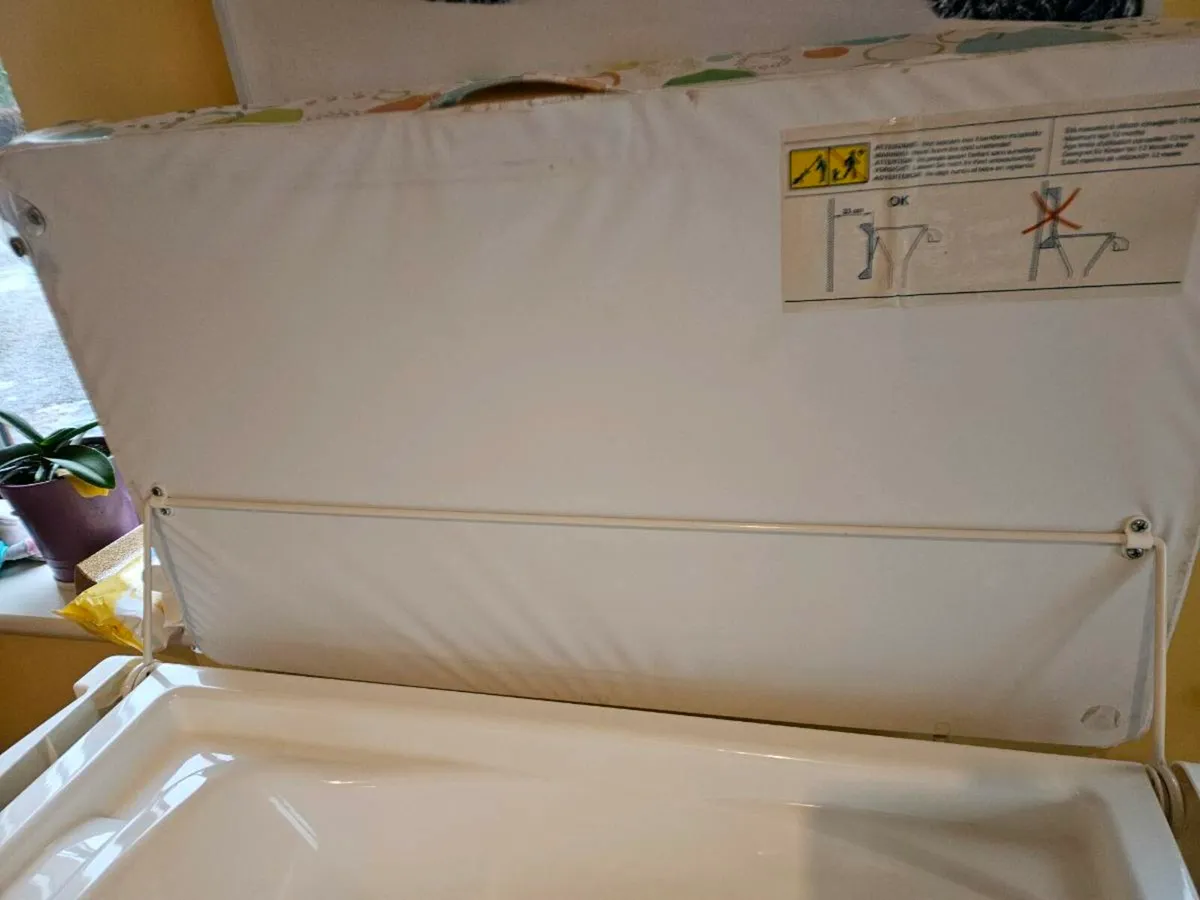 Changing table - Image 4