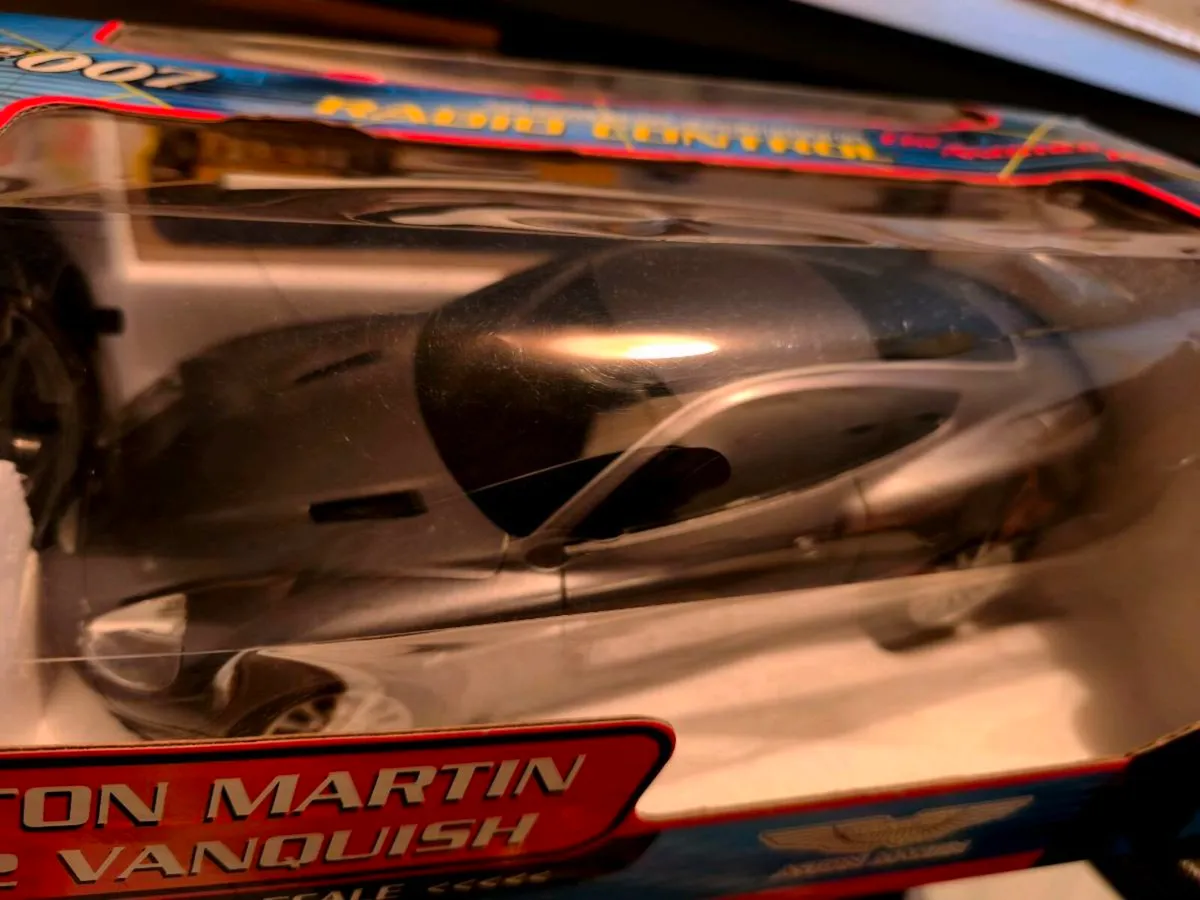 007 Aston Martin 1/18 Die another day - Image 1