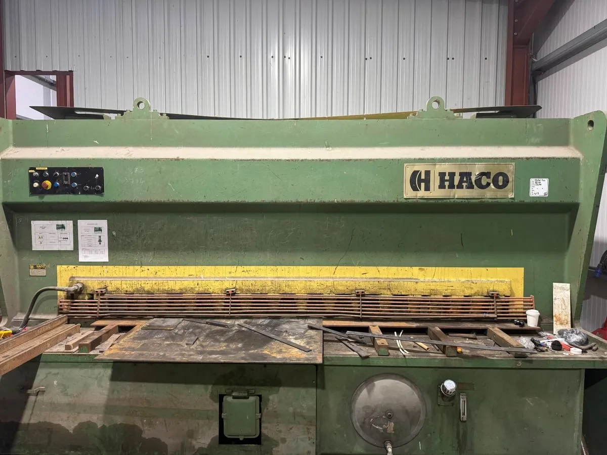 Guillotine - Image 1