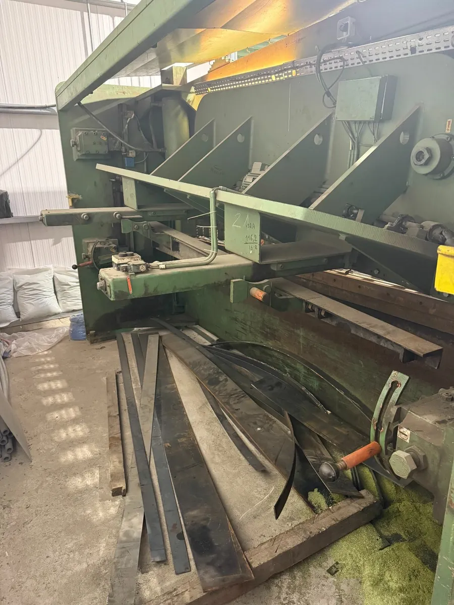 Guillotine - Image 2