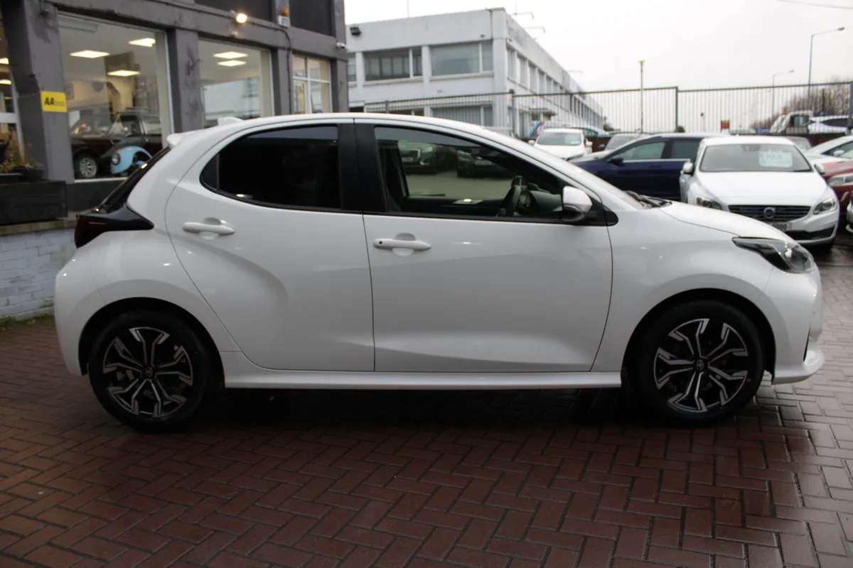 1.0 SPORT 5DR HATCHBACK AUTOMATIC // 1 OWNER IN AS - Image 3