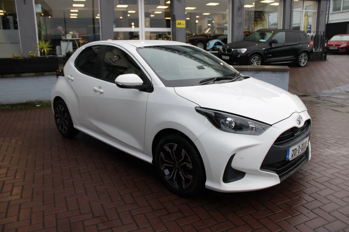 1.0 SPORT 5DR HATCHBACK AUTOMATIC // 1 OWNER IN AS - Image 1