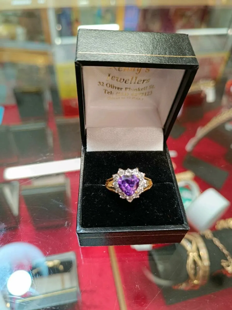 9k Gold Heart Ring , Purple Stone and Zirconias - Image 4