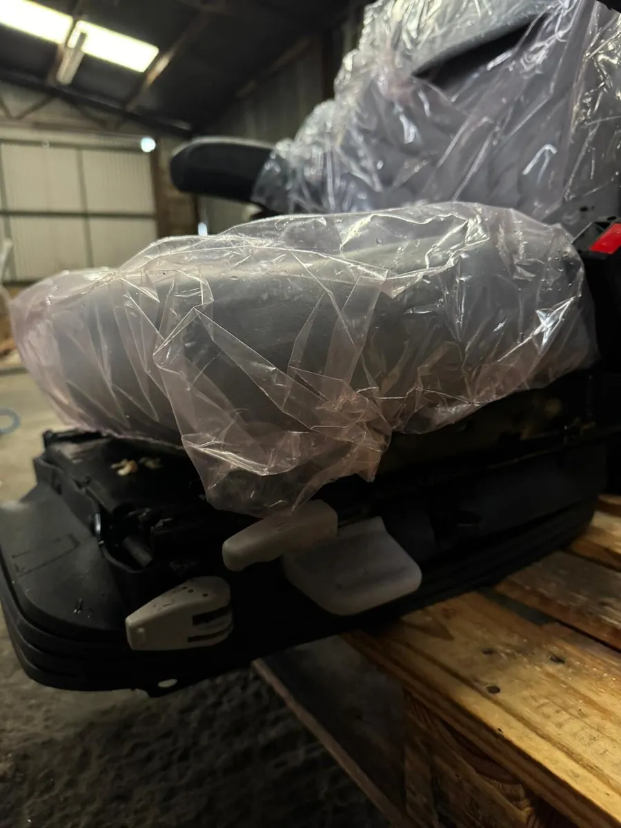Tractor seat - Image 1