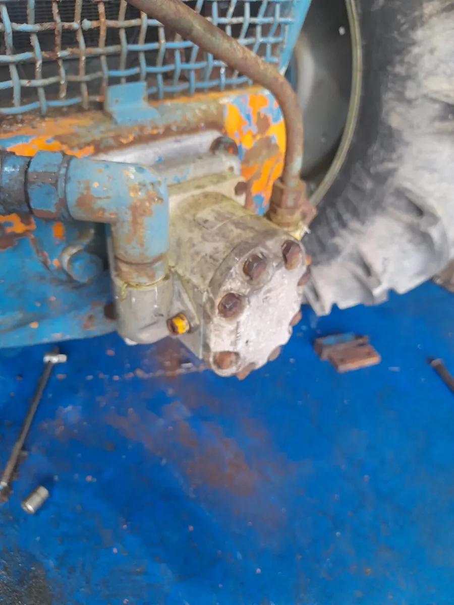 County Tractor Crane - Image 2