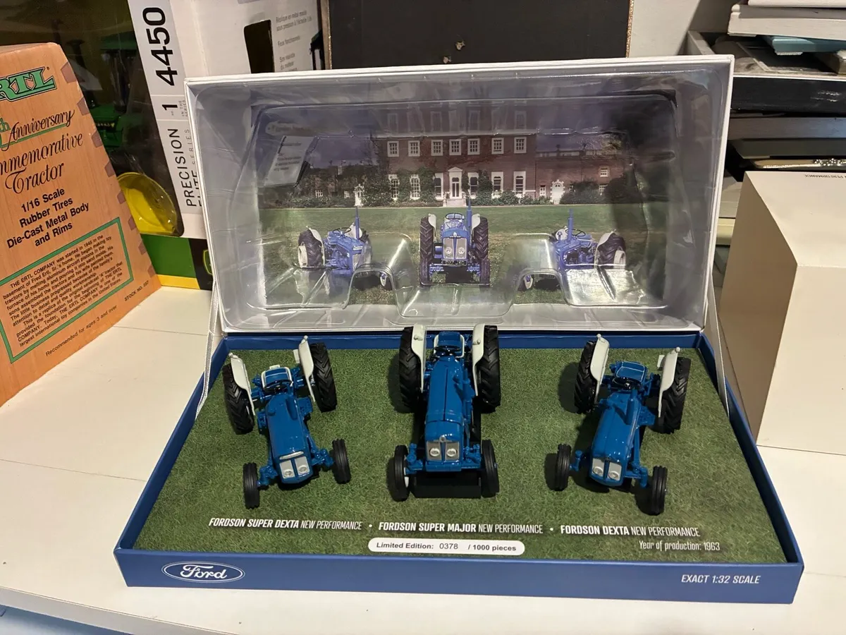 Fordson 1:32 model set - Image 1