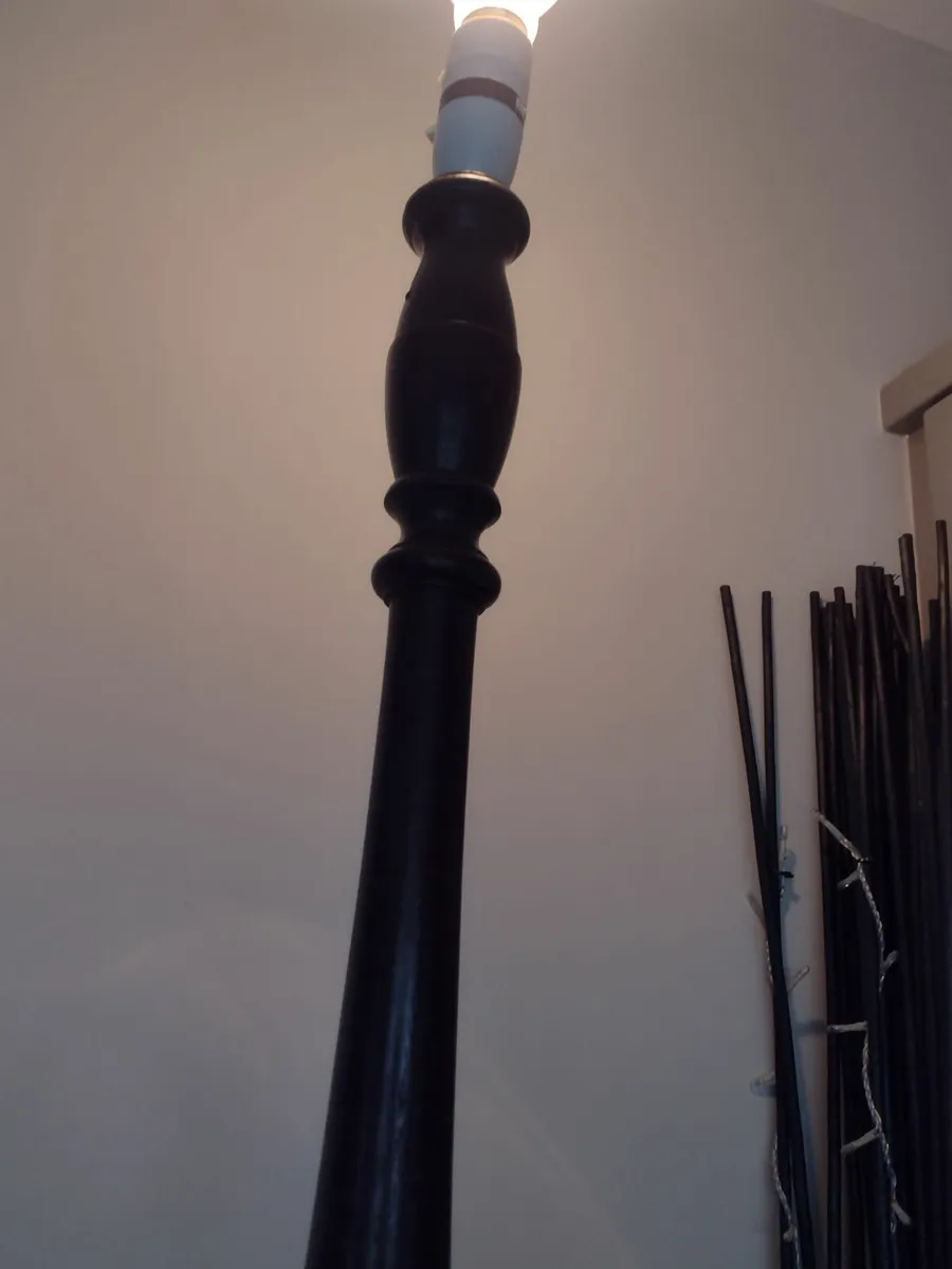 Tall antique wooden floor lamp - Image 3