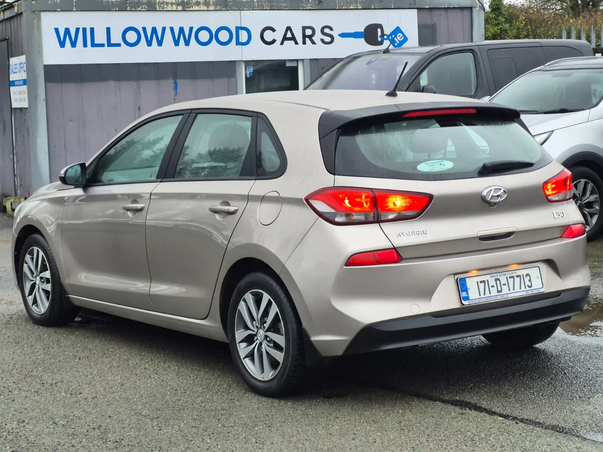 Hyundai i30 1.6crdi deluxe  2017 - Image 4