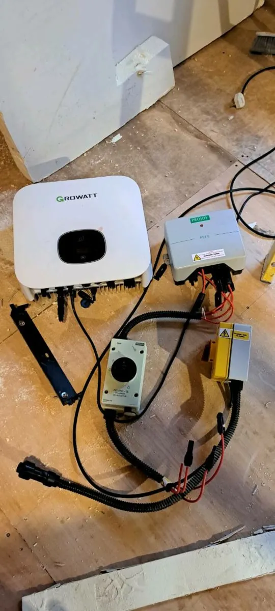 Growatt solar inverter - Image 1