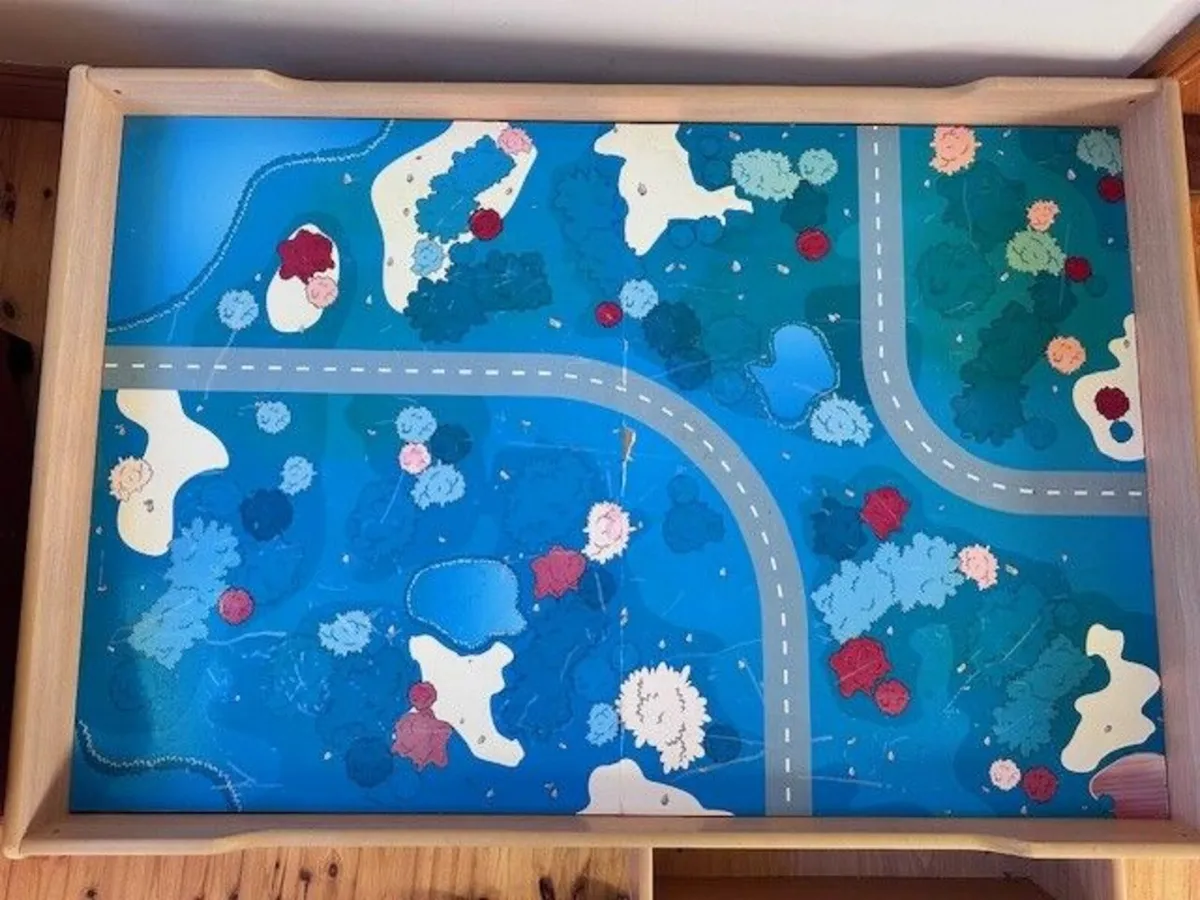 Kids  kids train table  with reversible surface - Image 2