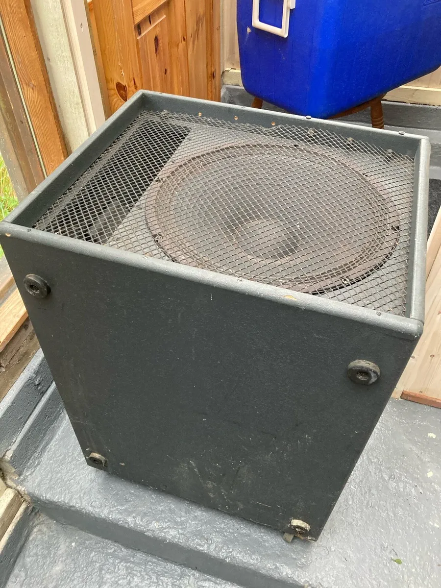 HK Audio Elias active stereo sub - Image 1