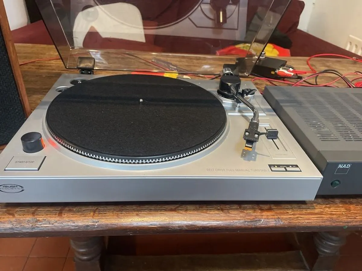 Vinyl record player, Valve Pre-Amp and speakers for sale