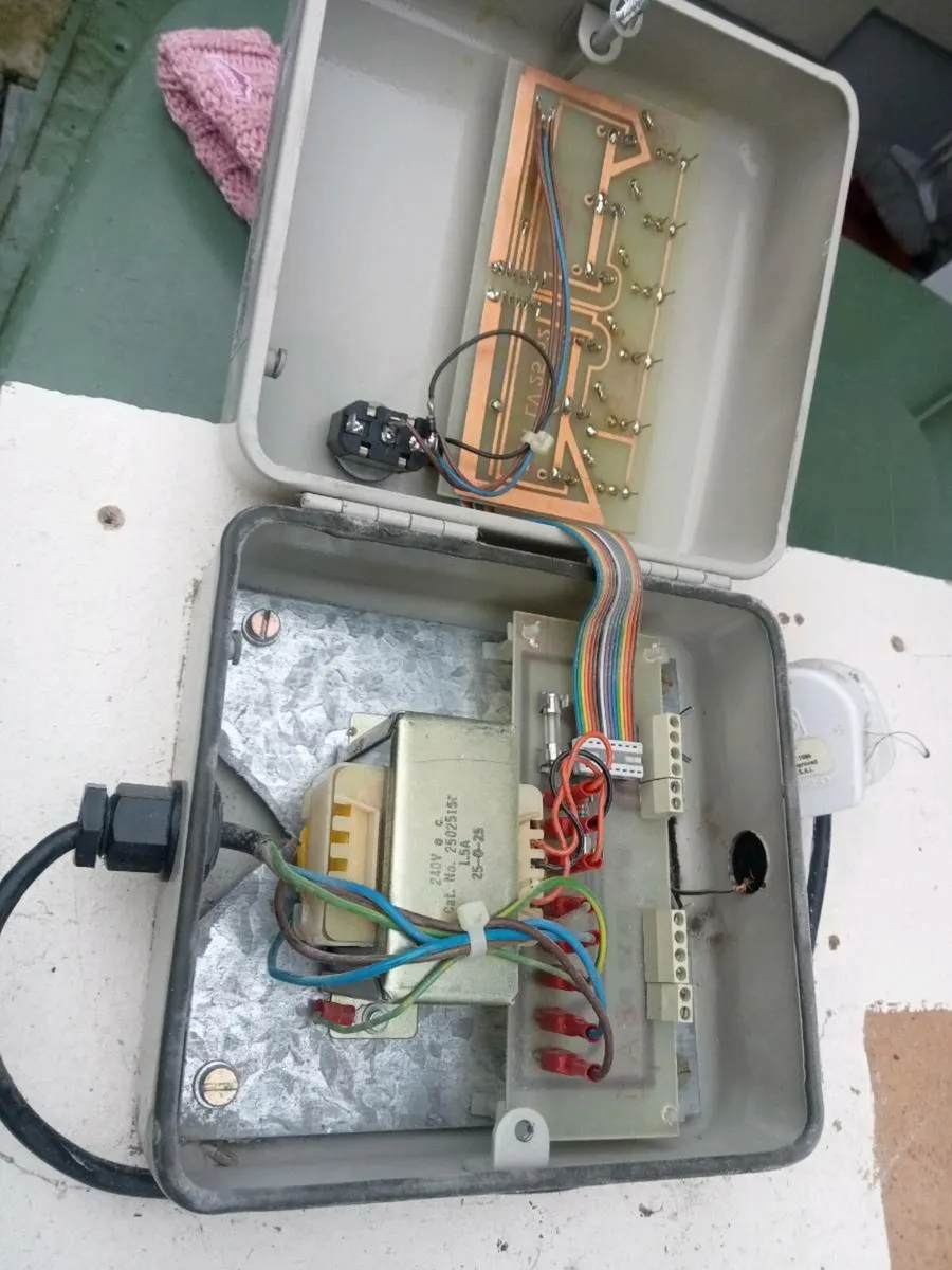 Two old electric switch boxes - Image 1