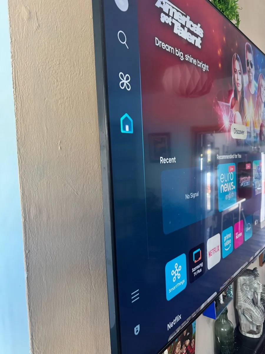 Samsung 65inch 4k with wall bracket - Image 2