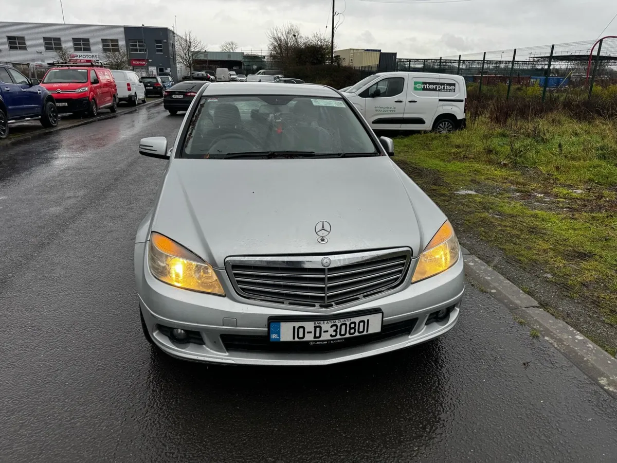 2010 Mercedes - Image 3