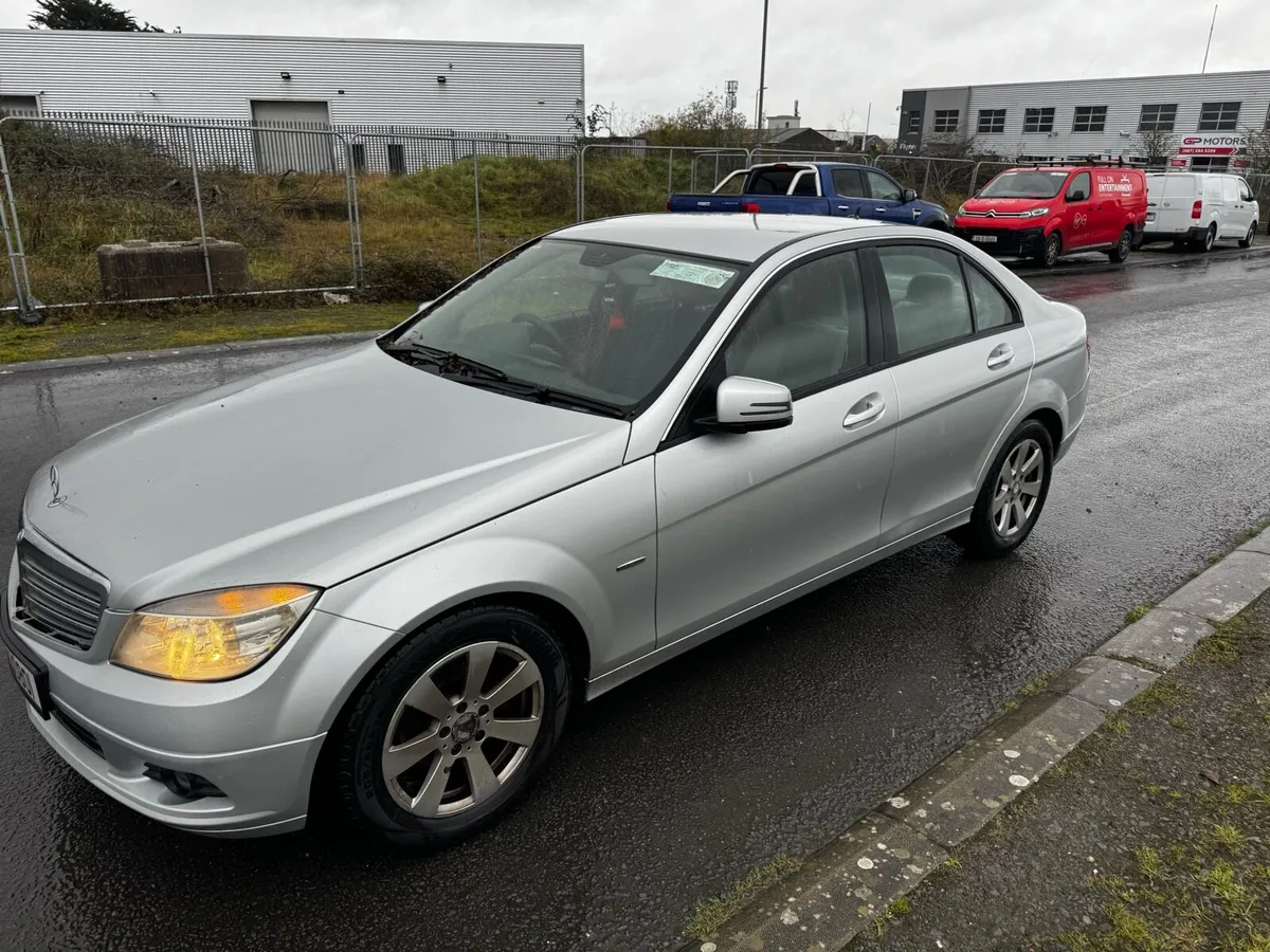 2010 Mercedes - Image 4