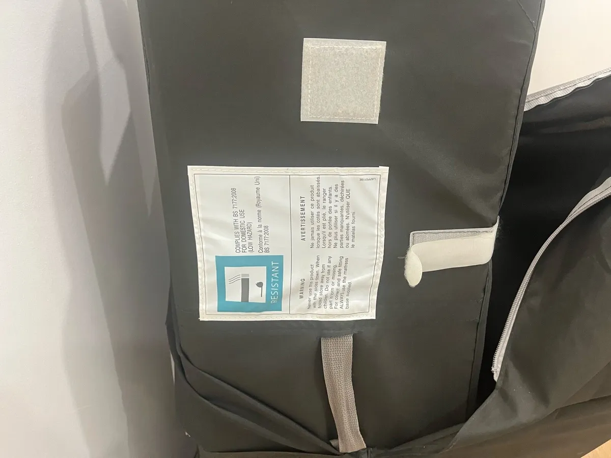 Graco travel cot - Image 2