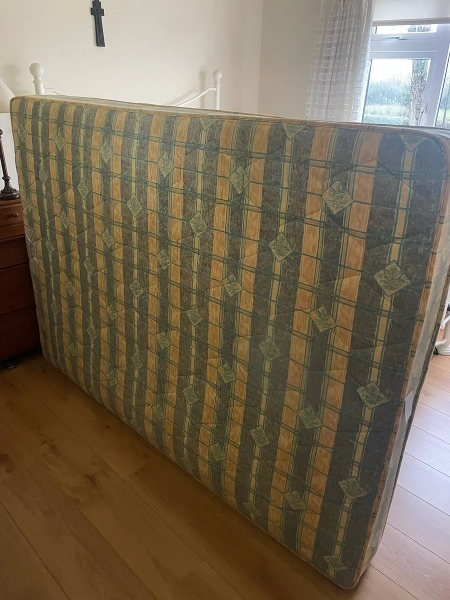 Bed and mattress - Image 4