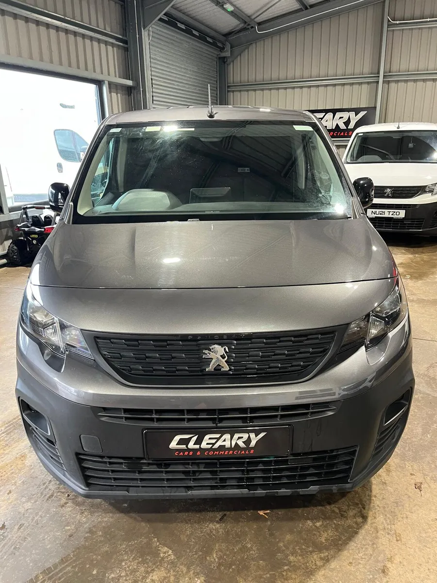 Full History, Just Serviced, 6 Speed, 3 Seater - Image 3