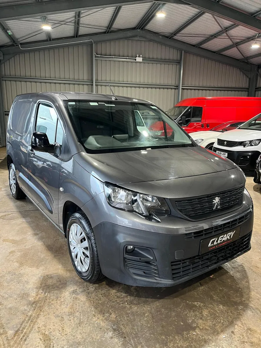 Full History, Just Serviced, 6 Speed, 3 Seater - Image 2