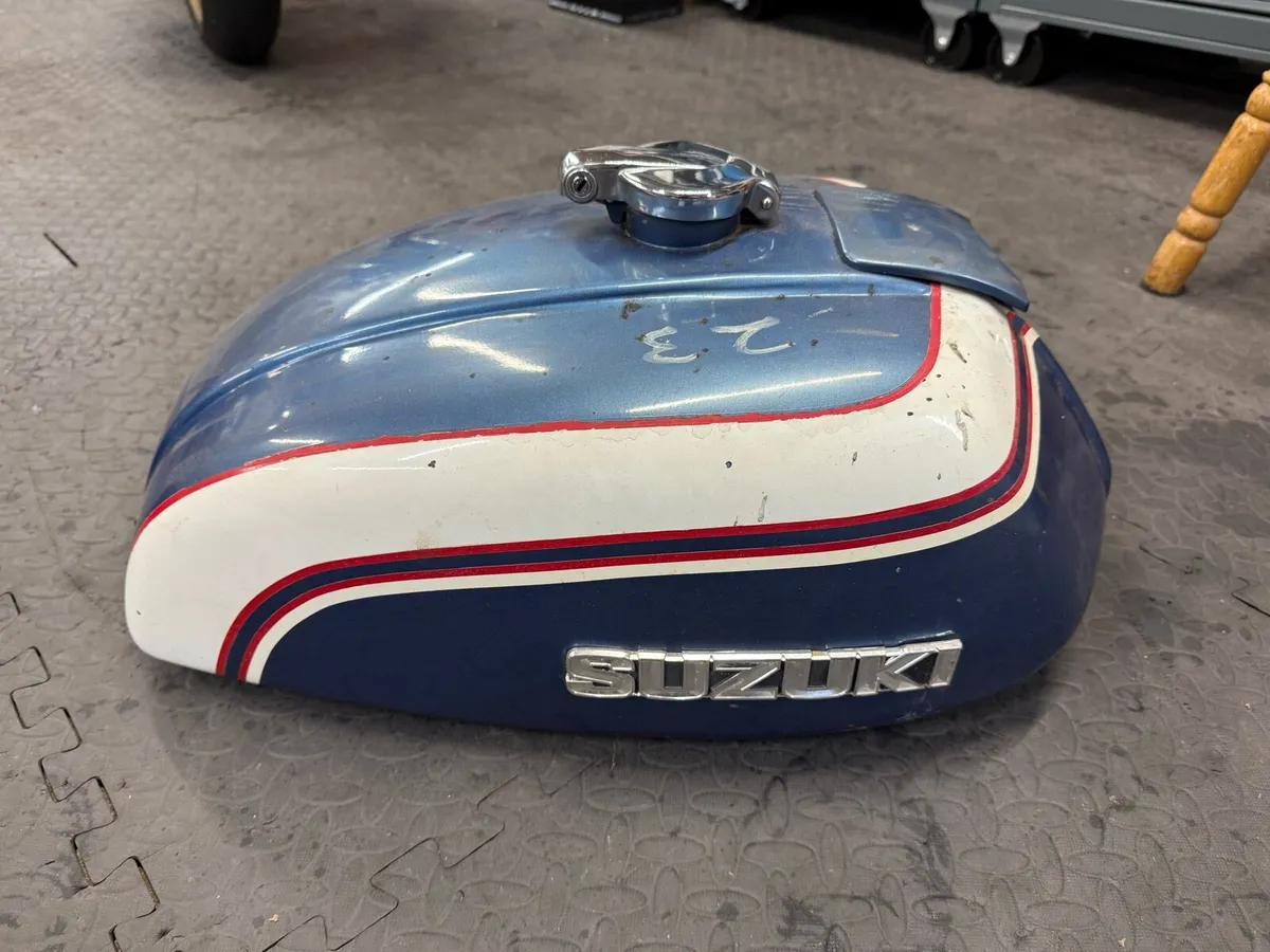 1973 Suzuki GT750 Fuel Tank - Image 2