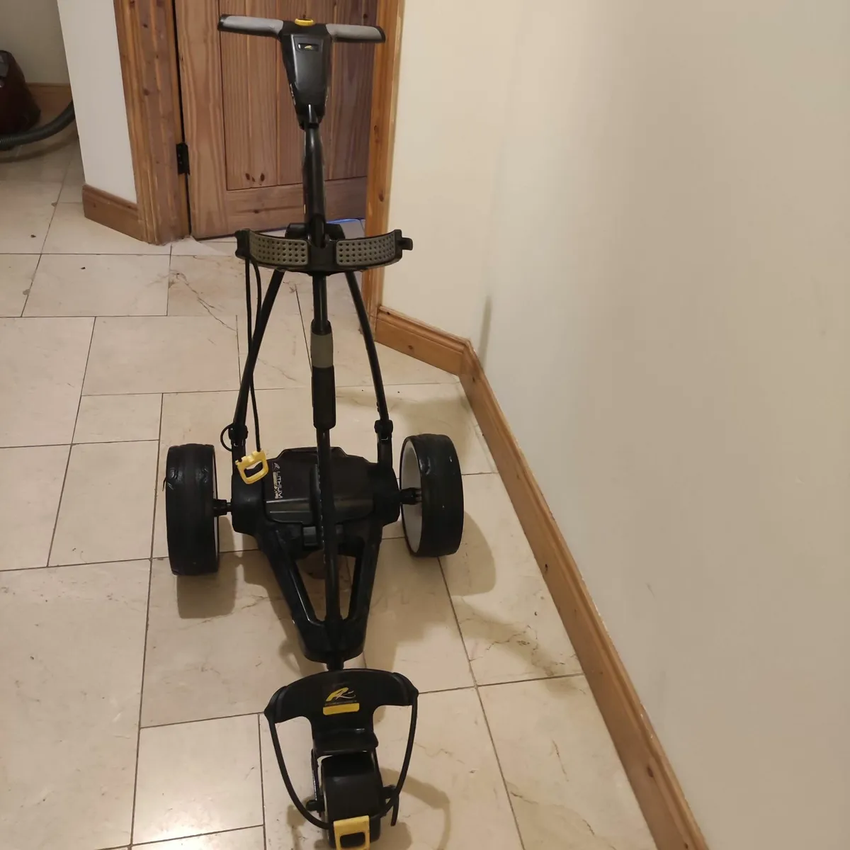 Electric golf trolley - Image 1