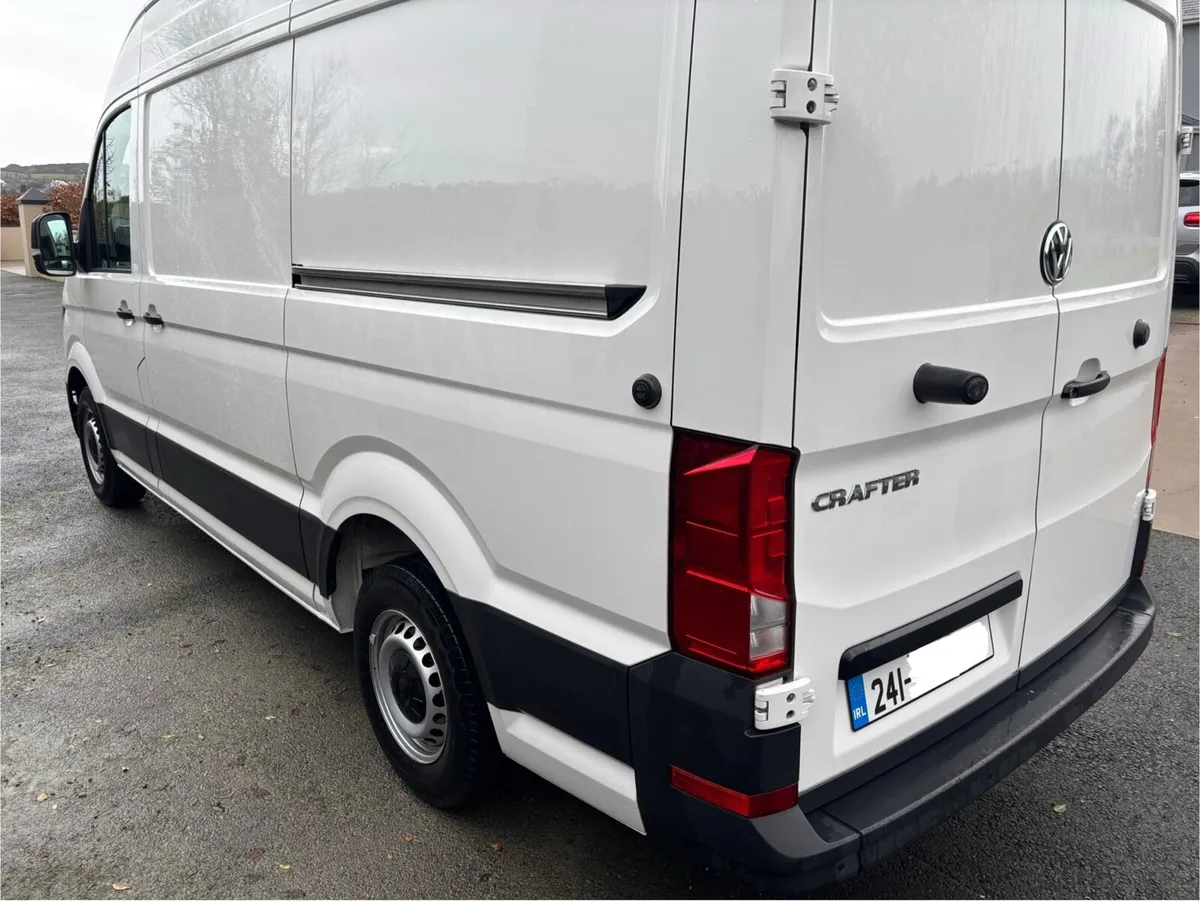 (241) Volkswagen Crafter Commerce Plus 2024 - Image 4