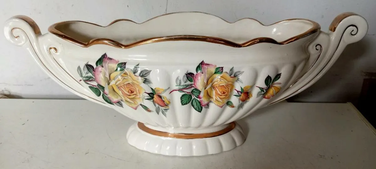 Large Sadler Majestic Gondola Vase - Image 1