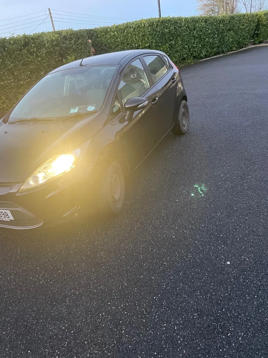 Ford Fiesta 2010 - Image 2