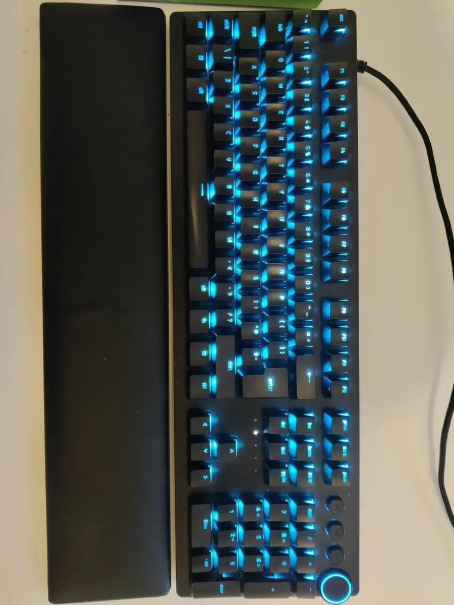 Razer - Huntsman V2 (Red Switch) - Image 1