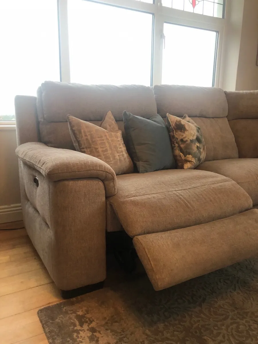 Recliner corner couch - Image 1