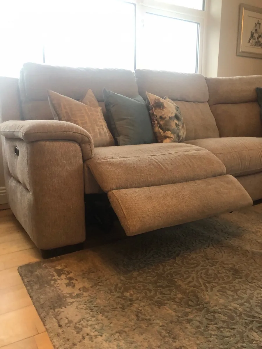 Recliner corner couch - Image 4