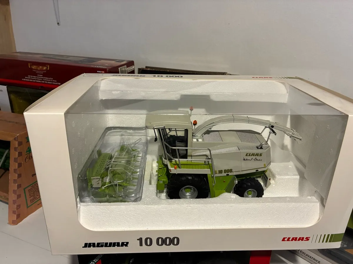 1:32 scale Claas jaguar