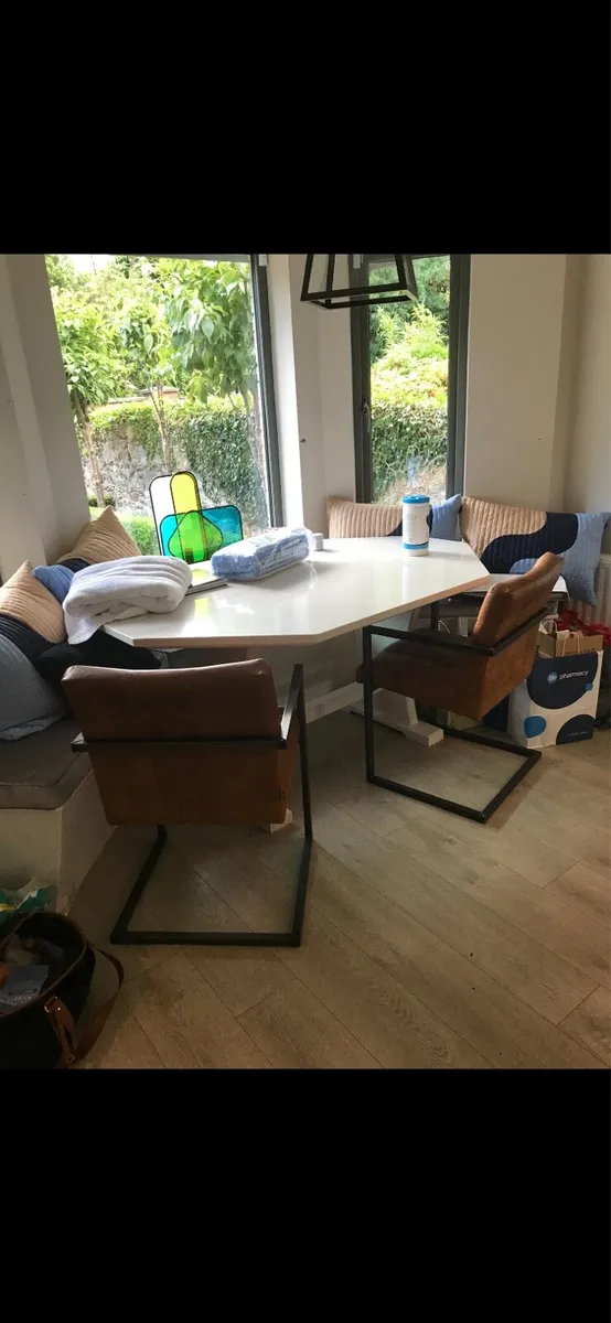 Quartz dining table - Image 1