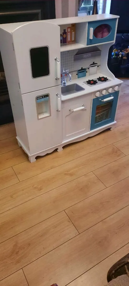 Kids play kitchen - Image 1