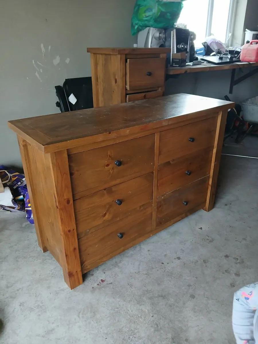 Dresser & 2 matching lockers - Image 2