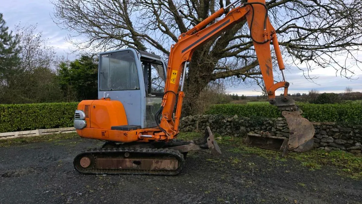 Hitachi Mini Digger - Image 4