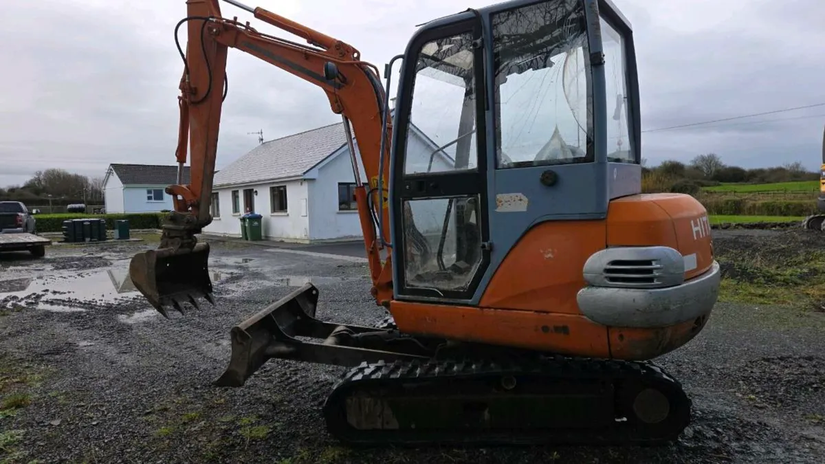 Hitachi Mini Digger - Image 2