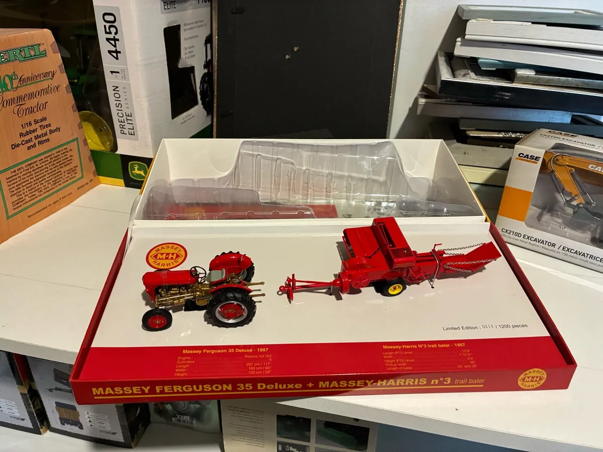 1:32 scale Massey Ferguson set