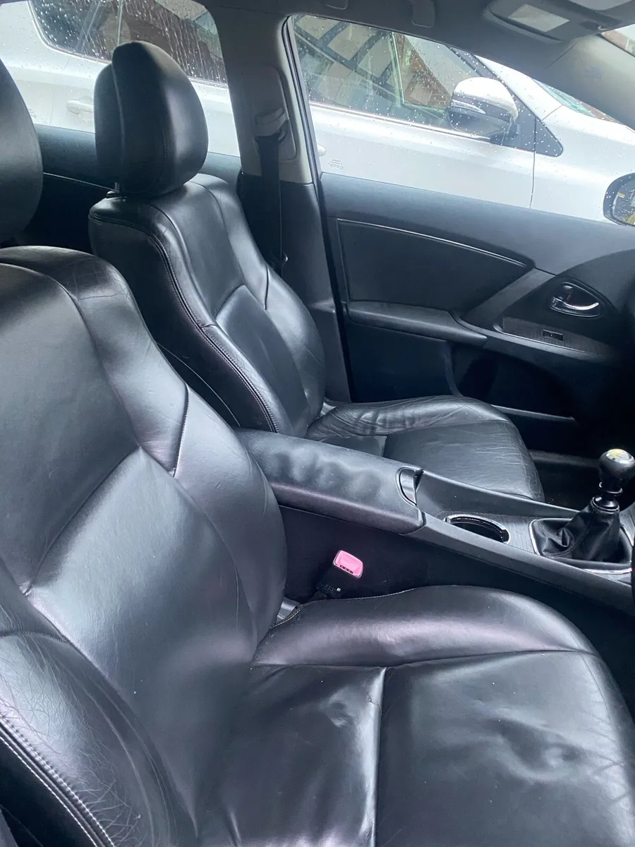 Toyota avensis 2010 top spec - Image 2