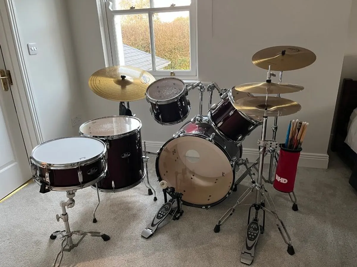 Pearl Roadshow drum kit