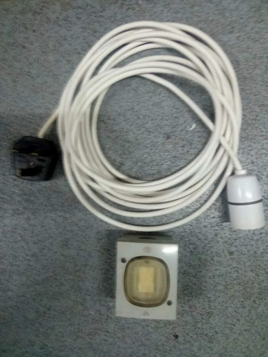 5. METRE.  LEAD. LIGHT. AND.  LIGHT. SWITCH - Image 3