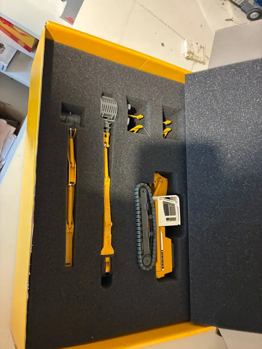 1:50 scale liebherr - Image 2