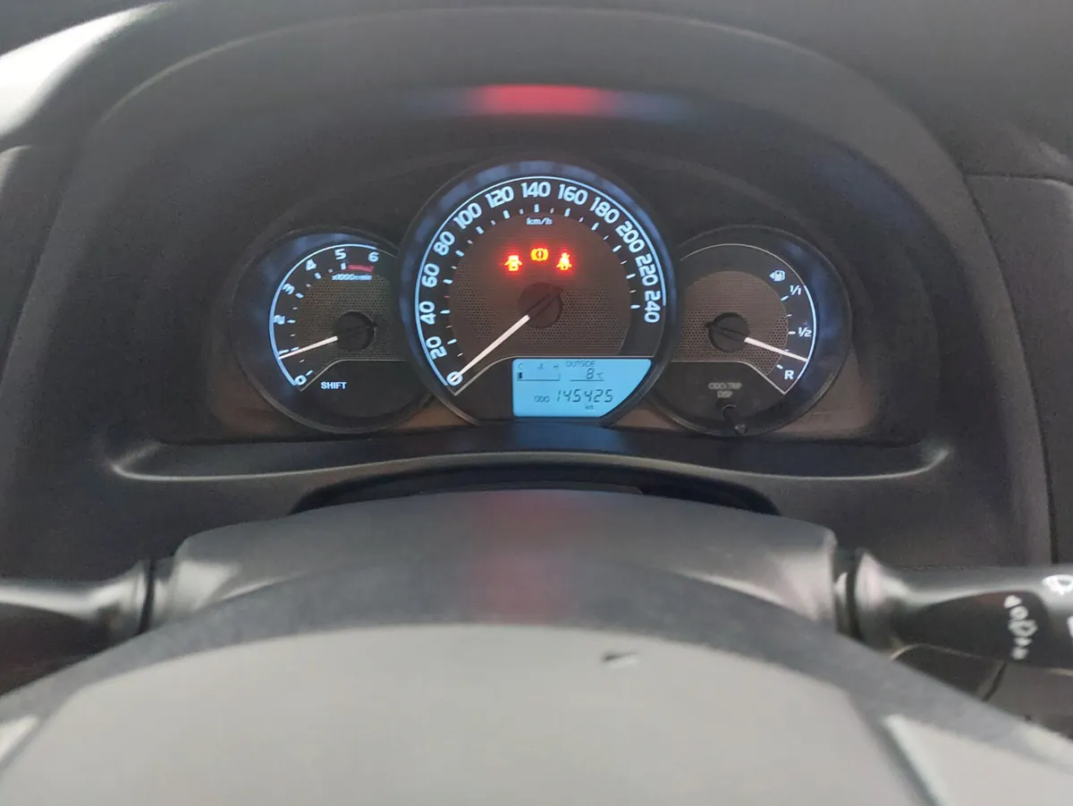 Toyota Auris 2015 - Image 3