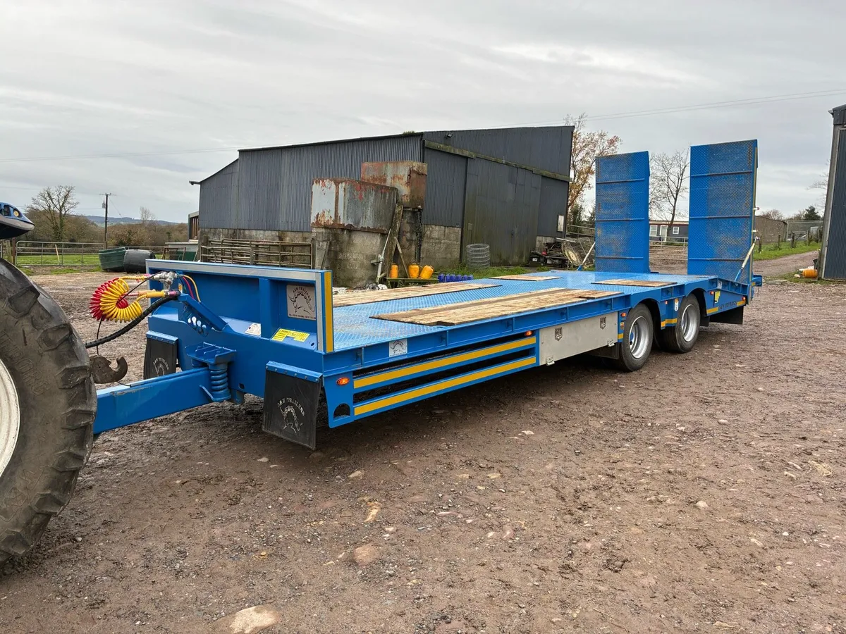 A&W 25ft lowloader - Image 1