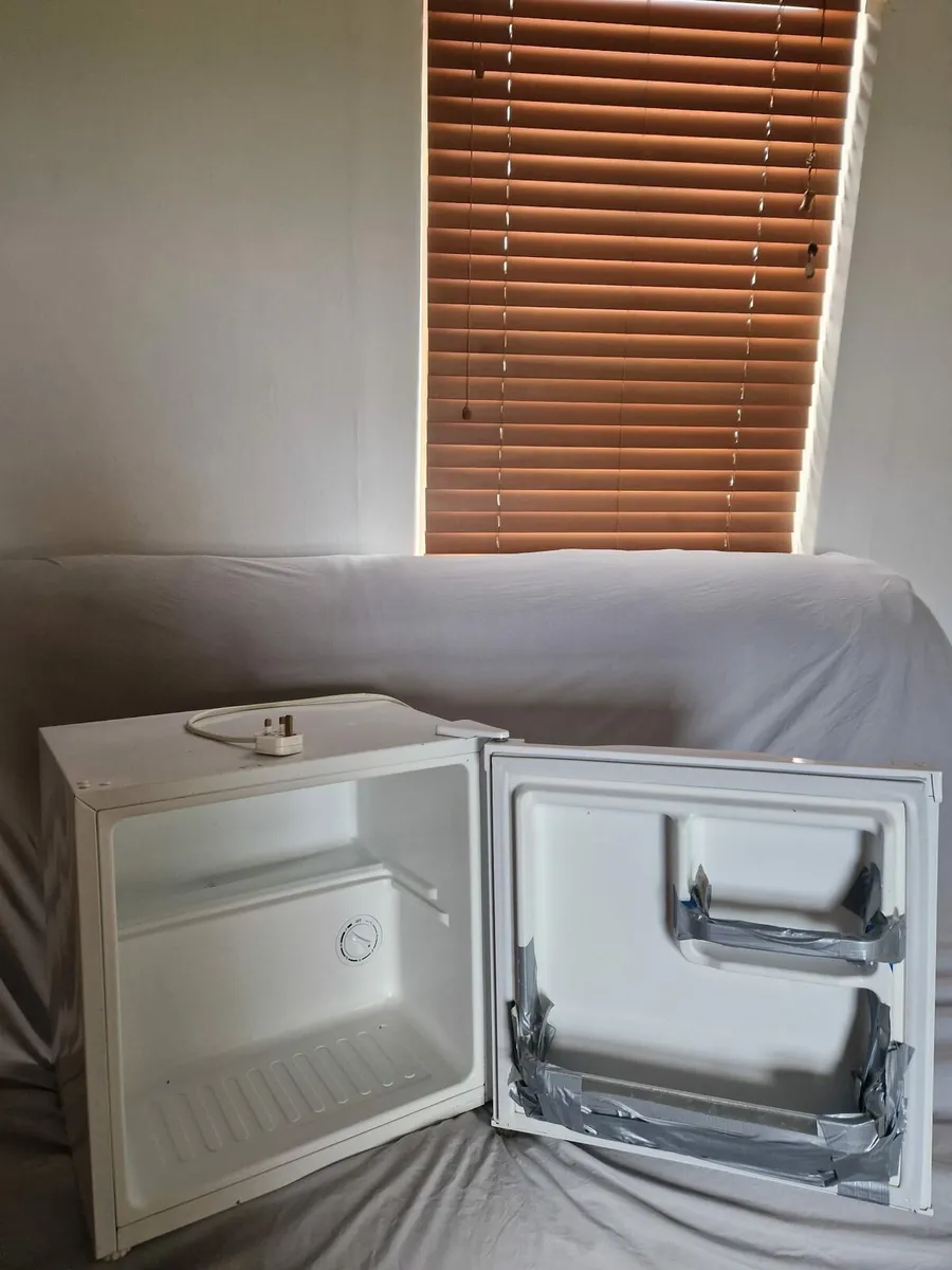 Mini fridge - Image 3