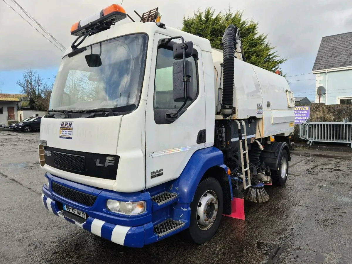 Daf LF55 Johnston Roadsweeper - Image 1