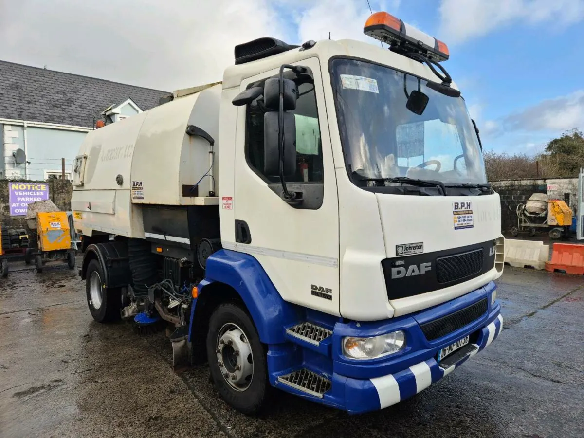 Daf LF55 Johnston Roadsweeper - Image 2